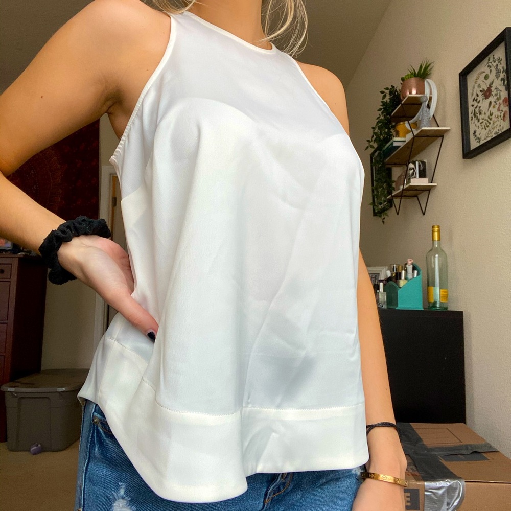 High-Neck Tank-Top - Picture 2 of 5
